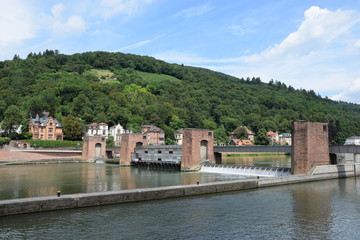 Fototapeta na wymiar Staustufe am Neckar bei Heidelberg