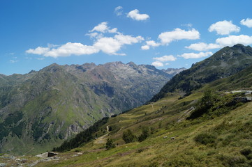 Fototapeta na wymiar Pyrénées, lac, ciel, bleu, amour, beauté, lac, montagnard, artouste