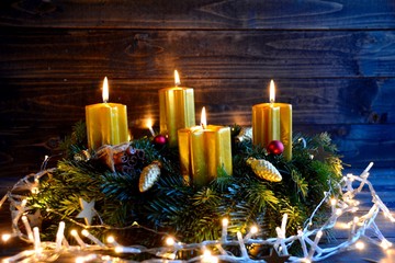 Weihnachten Dekoration Kerzen - Adventskranz - vierter Advent