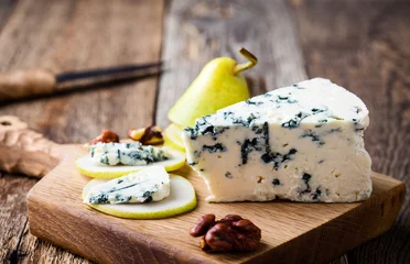 Schilderijen op glas Blue cheese  with fresh pear © istetiana