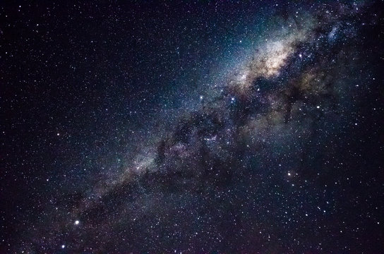 Longa exposi&ccedil;&atilde;o noturna da Via l&aacute;ctea,