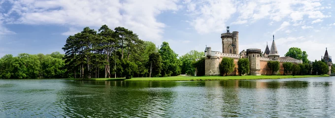 Tissu par mètre Château Laxenburg castle (Franzensburg) near Vienna (Austria) with its english landscape gardens