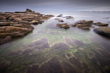 Farbige Küste am Atlantik