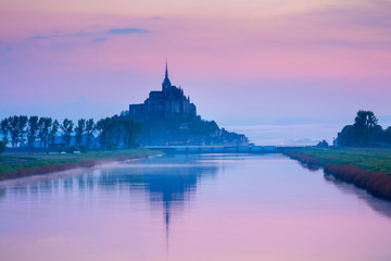 Obraz premium Panoramic view of famous Le Mont Saint-Michel tidal island in beautiful sunrise foggy light, Normandy, northern France