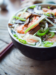vietnamese prawns soup pho
