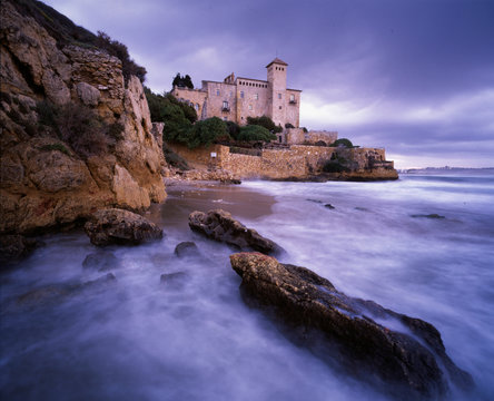 Amanecer anal&oacute;gico en el Castillo de Tamarit