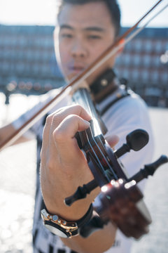 Young violinist playing in Madrid