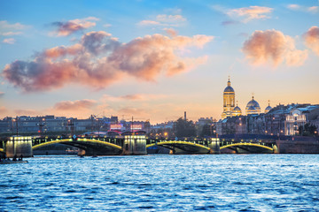 Obraz premium Биржевой мост и Князь-Владимирский собор Exchange Bridge and Prince Vladimir Cathedral