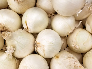 Obraz na płótnie Canvas raw white onions at the market