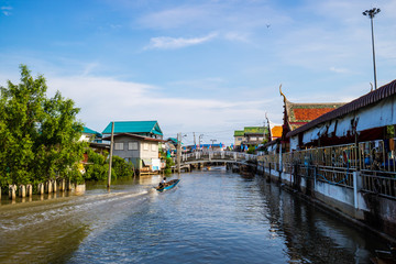 Fototapeta na wymiar Sa Khla village, Thai traditional waterfront village in countryside of Bangkok, Thailand
