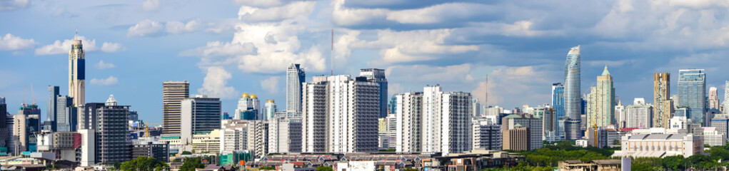 Fototapeta na wymiar Panorama image - Modern building in business district at Bangkok city, Thailand.