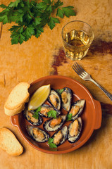 Baked mussels with cheese