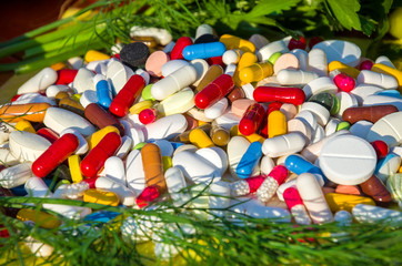 таблетки и зелень