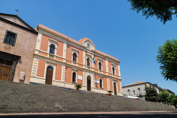 Fototapeta na wymiar Aci Catena (Sicilia), Facciata del Palazzo Municipale