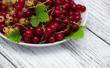 Plate with red currant
