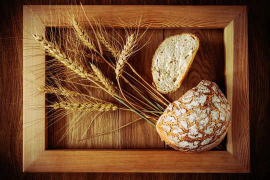 Round bread and spikelets