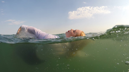 Fototapeta premium businesswoman swim in the sea