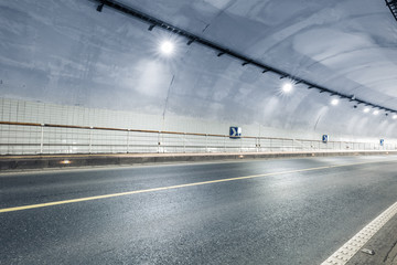 tunnel interieur scène