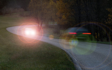 Auto gefährdet durch Fernlicht oder falsch eingestellte Scheinwerfer den Gegenverkehr - Car...