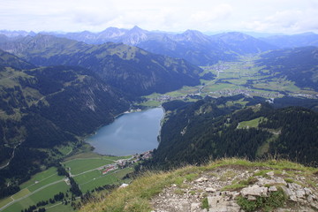 Fototapeta premium Blick auf den Haldensee im Tannheimer Tal