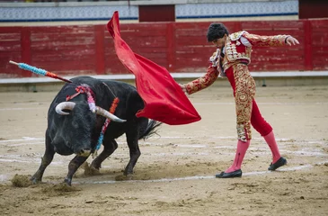 Foto op Plexiglas Stierenvechten Stierenvechter in een arena.