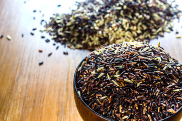 brown rice in wooden bowl
