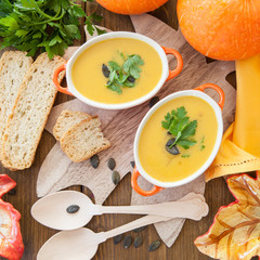 Hausgemachte Kuerbis Suppe