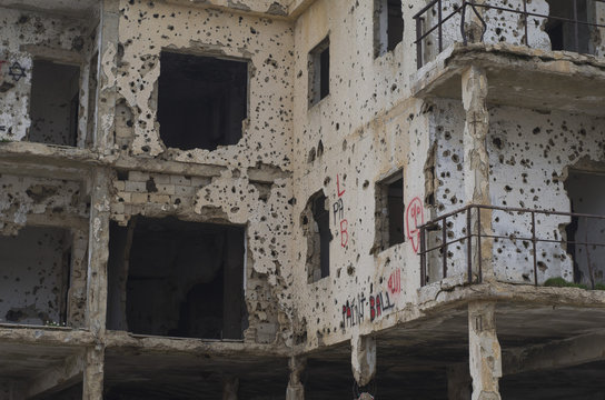 Casa destru&iacute;da pela guerra civil libanesa