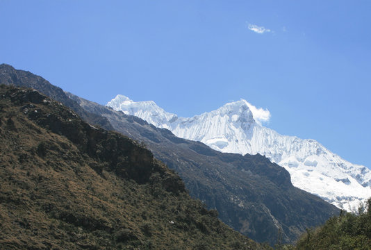 Blick auf den Chacraraju in der Cordillera Blanca