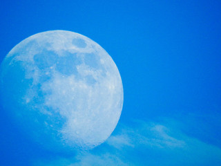 moon in daylight
