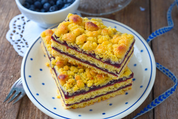 Streuselkuchen mit beeren