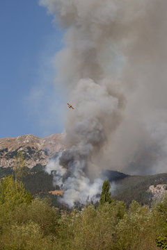Incendio in montagna, boschi, cadanair, elicottero