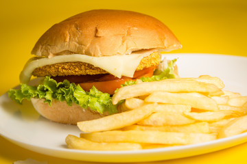 Sanduiche Gourmet Xtudo com batata frita