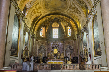 Fototapeta na wymiar detail of beautiful interior of basilica of Santa Maria degli An