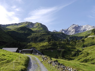 Berglandschaft mit Alm