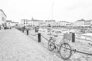 vélo sur le port de Saint-Martin-de-Ré
