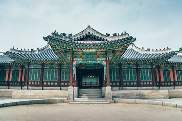 Fototapeta premium Changdeokgung Palace Beautiful Traditional Architecture in Seoul, Korea