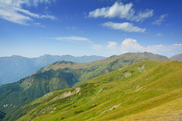 Fototapeta premium Beautiful Georgian Caucasus Landscape in Upper Svaneti fonfonefonovyi riezhimkontiekstobrazovaniiepodghotovkapodopliokapriedposylkapriedystoriiaproiskhozhdieniiezadnii planзадний планконтекстобразова