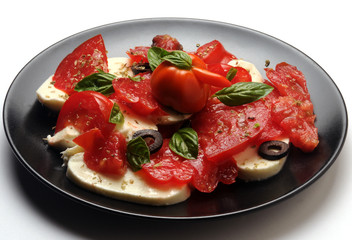 Insalata Caprese salad of Capri インサラータ・カプレーゼ Капрезе Cucina Italienische Küche Կապրեզե italiana سلطة كابريزي  Italian sounding cuisine Gastronomía de Italia סלט קפרזה