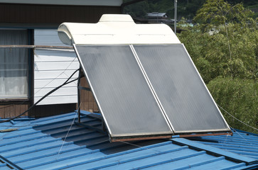 住宅　太陽熱温水器　劣化