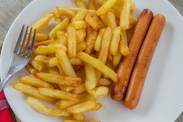 saucisses et frites
