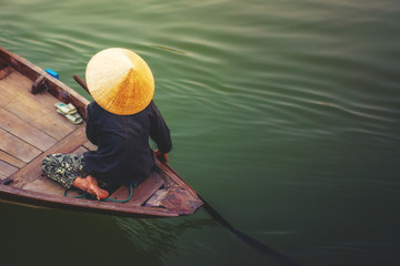 A woman rowing boat in Cai Rang - obrazy, fototapety, plakaty