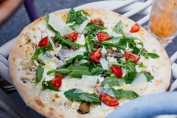  Italian pizza with mushrooms and chicken