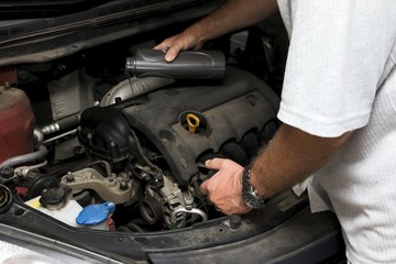 Obraz premium The mechanic fixes the vehicle's engine
