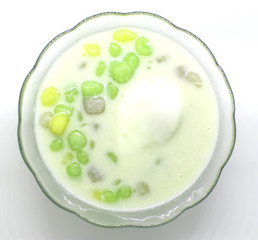 Sticky rice pearl wrapped in coconut milk with egg white in light syrup.