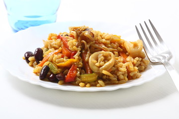 Riso orientale con pesce e verdure