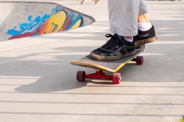 Fototapeta na wymiar Stunts on a skateboard in a skate park
