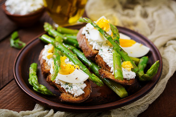 Sandwiches with  asparagus, cottage cheese, pepper and eggs.