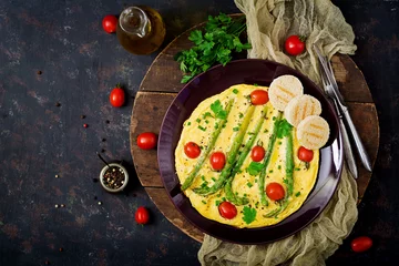 Tissu par mètre Oeufs sur le plat Omelette (omelet) with tomatoes, asparagus and green onions