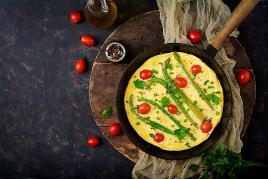 Omelette (omelet) with tomatoes, asparagus and green onions